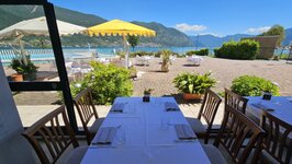 immagine con ristorante sul lago